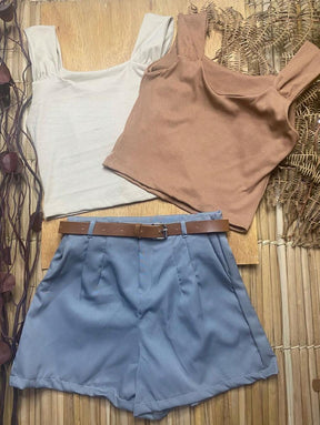 kit  Feminino 4 itens: 2 Croppeds Canelados + Cinto+ Short em Alfaiataria Com  Bolsos